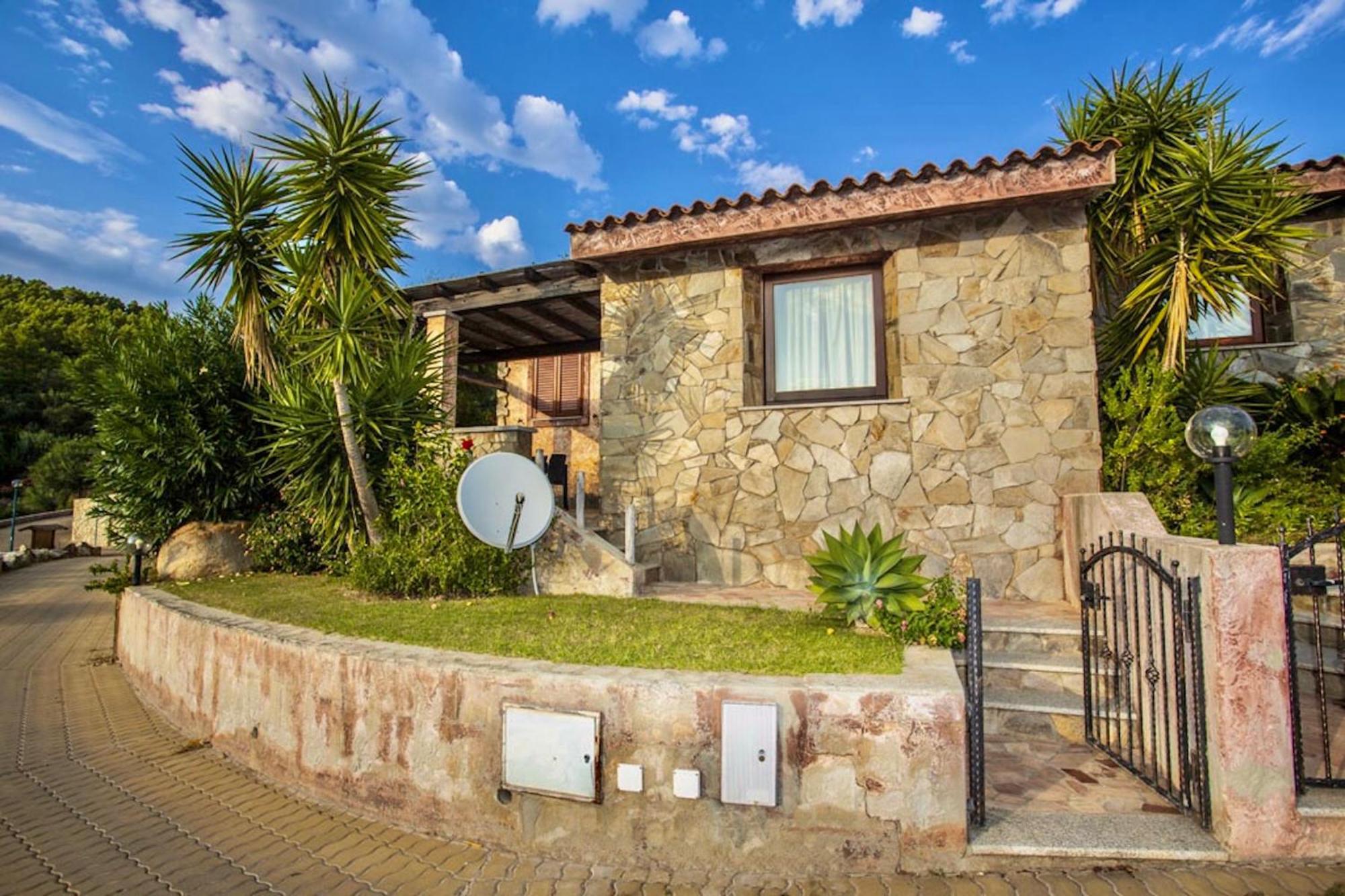 Villas In Porto Corallo Just 400 Meters From The Sea Villaputzu Exterior photo